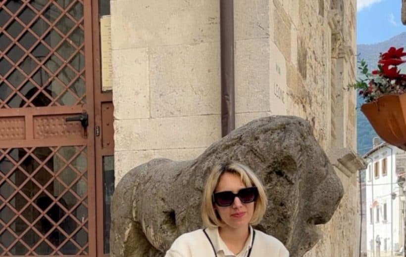 Jule, conduttrice del videopodcast Handy Art